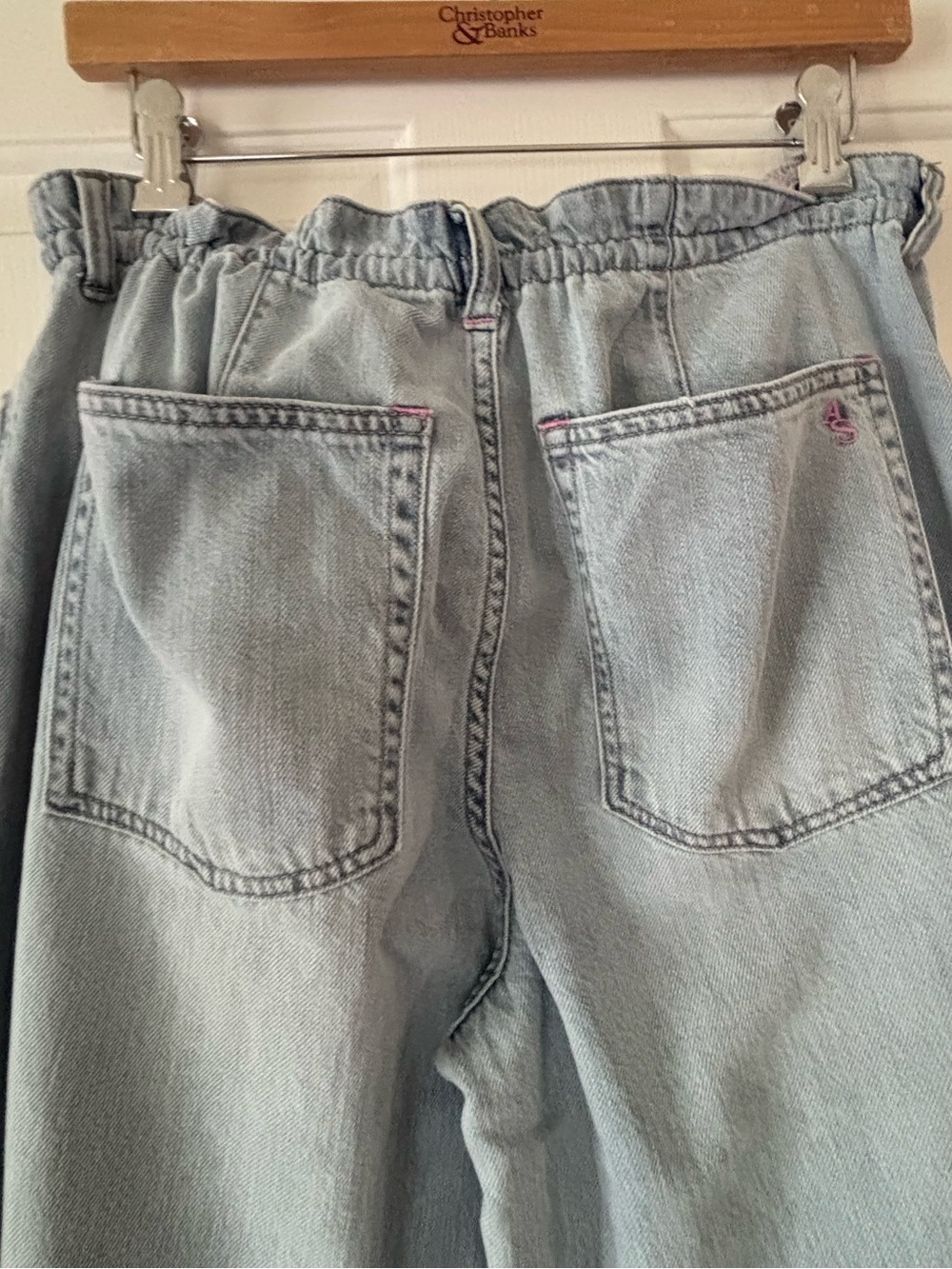 Altar'd State wide leg jeans in a light wash denim with a relaxed, casual size L - Picture 4 of 13